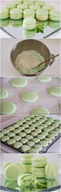 Step-by-step photo recipe for minty french macarons #frenchmacarons #mint #stepbysteprecipe