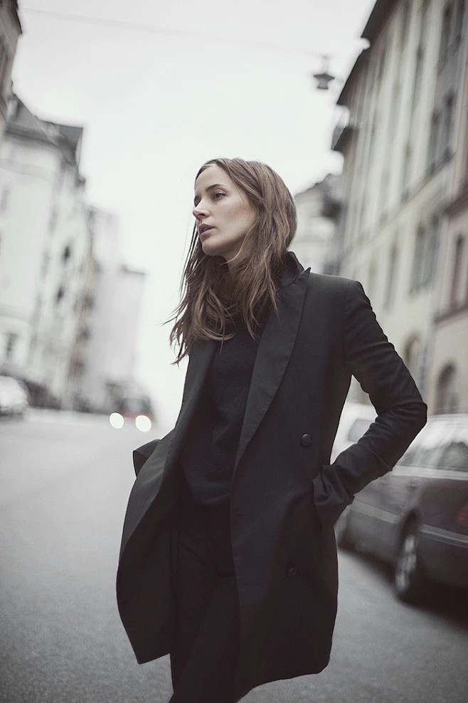 英伦街拍内的花瓣采集图片-当爱没有名字时