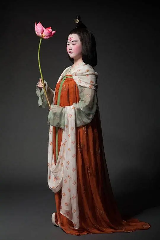 《长安十二时辰》的“造型师”：中国装束复原团队12年复原400套汉服-花瓣网