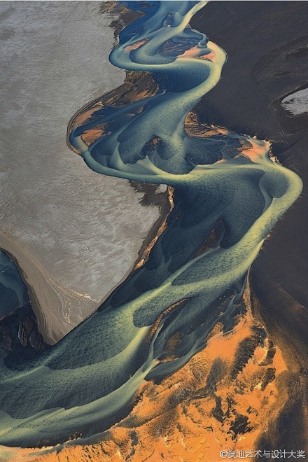 #灵感拼盘#上帝视角的冰岛火山河流！（图...