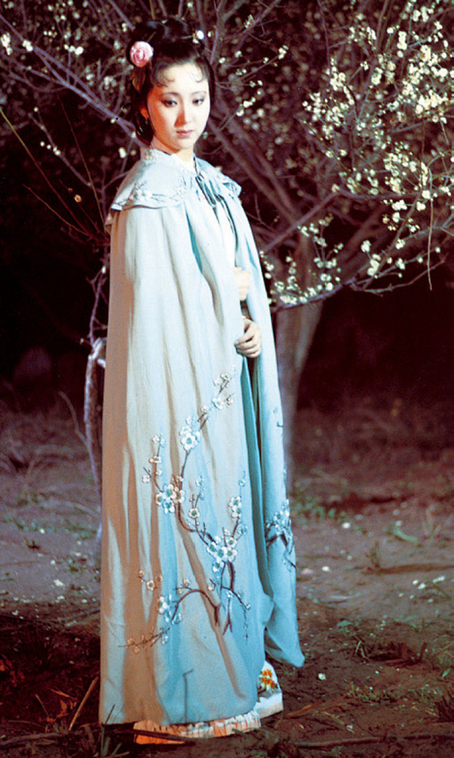 87版《红楼梦》《黛玉葬花》陈晓旭饰林黛.