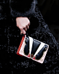 #STARBOX-Fashion##FENDI# 2018秋冬FENDI高定秀 | 人工皮草与精致的编织物相得益彰，独特造型的雕塑高跟鞋是创造力和创新的体现，整场大秀仿佛一个迷人、有趣的幻想游戏。