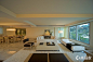 客厅现代灰色棕色现代客厅吊顶地毯沙发白LOFT复式样板间海景优雅
