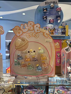 本黑黑黑黑黑采集到潮玩展陈