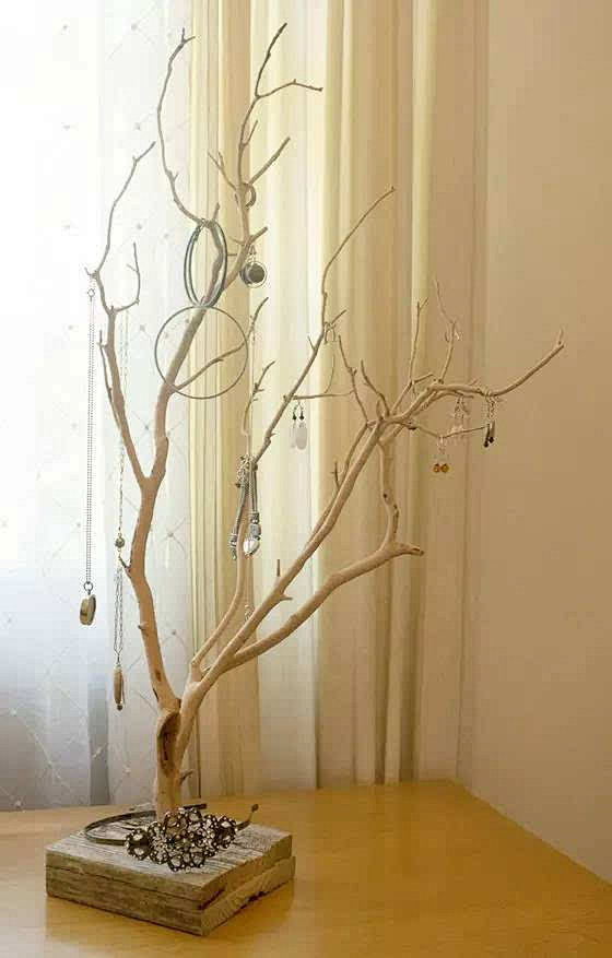 diy吧:她把捡来的树枝放在客厅,瞬间提...