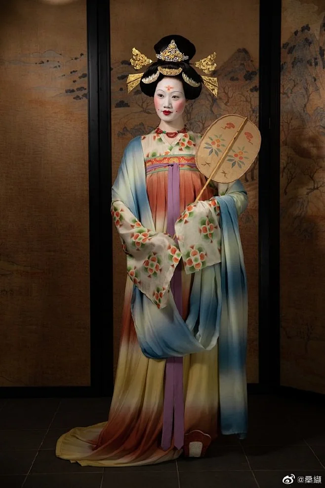 #桑缬#【敦煌咏】晚唐风格衫裙 图片_古代人物图片素材-花瓣网