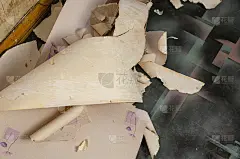 墙纸撕成碎片。随意的墙纸