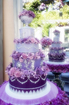紫色小妖天使采集到婚礼蛋糕