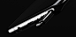 展示从盖乐世 Note8 的插槽中取出一半的S Pen的特写。