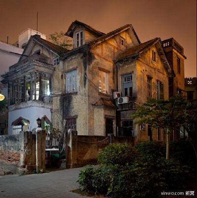 分享： 
夜色中的鼓浪屿老建筑