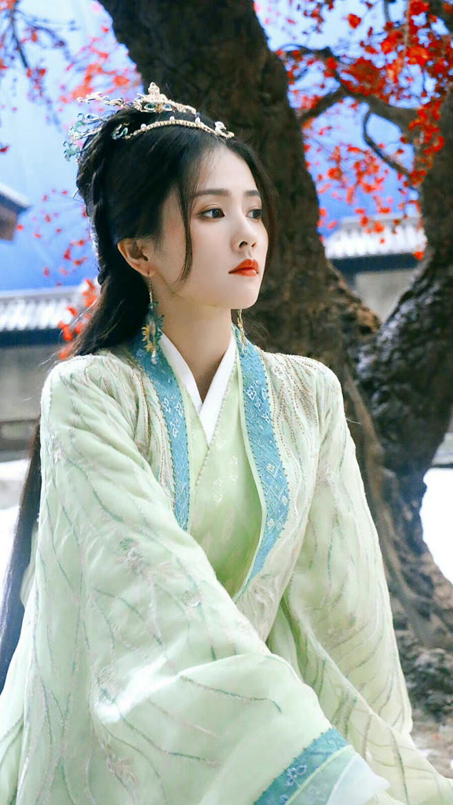 长月烬明|黎苏苏|白鹿
cr.烟波里的棠