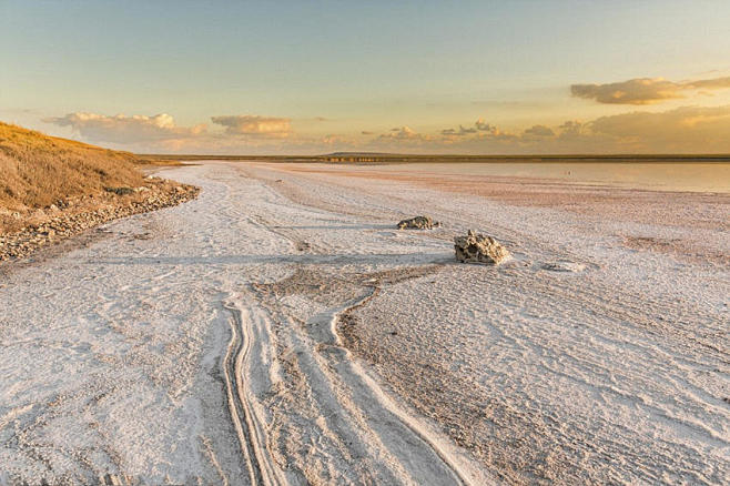 克里米亚粉色盐湖如火星奇境_新闻_腾讯网