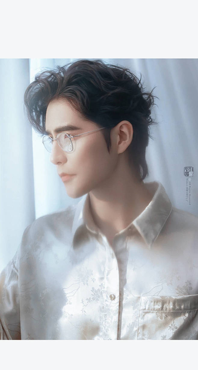 阿云嘎白衬衫眼镜侧颜