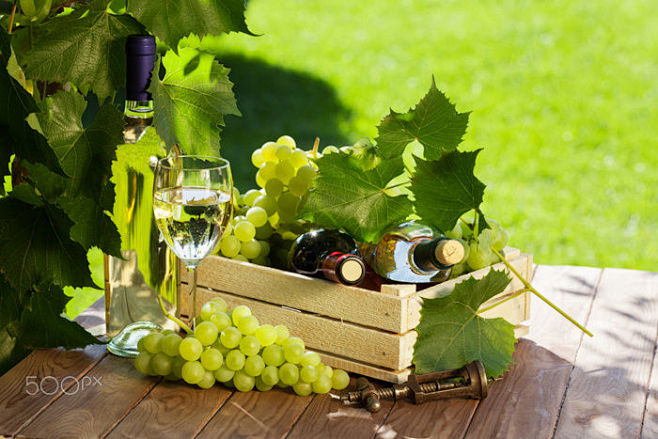 White and red wine b...