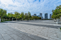 空砖地板与城市景观和天际线