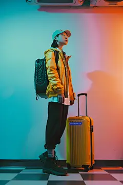 拖着行李箱去出行