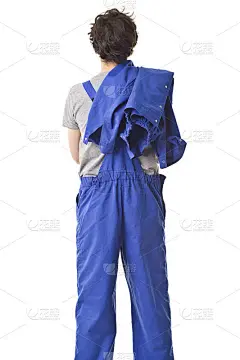 修理工下班后穿制服背人像。