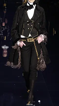 Dolce &amp; Gabbana 2006 女装设计，一个大写的 &lt; 攻 &gt;