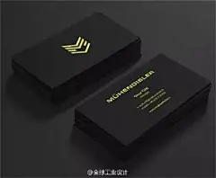 【简约美】名片不一定要把所有的信息都放在上面，堆积得满满的，让人抓不住重点。简洁的名片设计反倒能给人一种清爽的感觉，使其在众多的名片中凸显出来。
