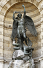 Francisque_Duret_-_Saint-Michel_terrassant_le_démon