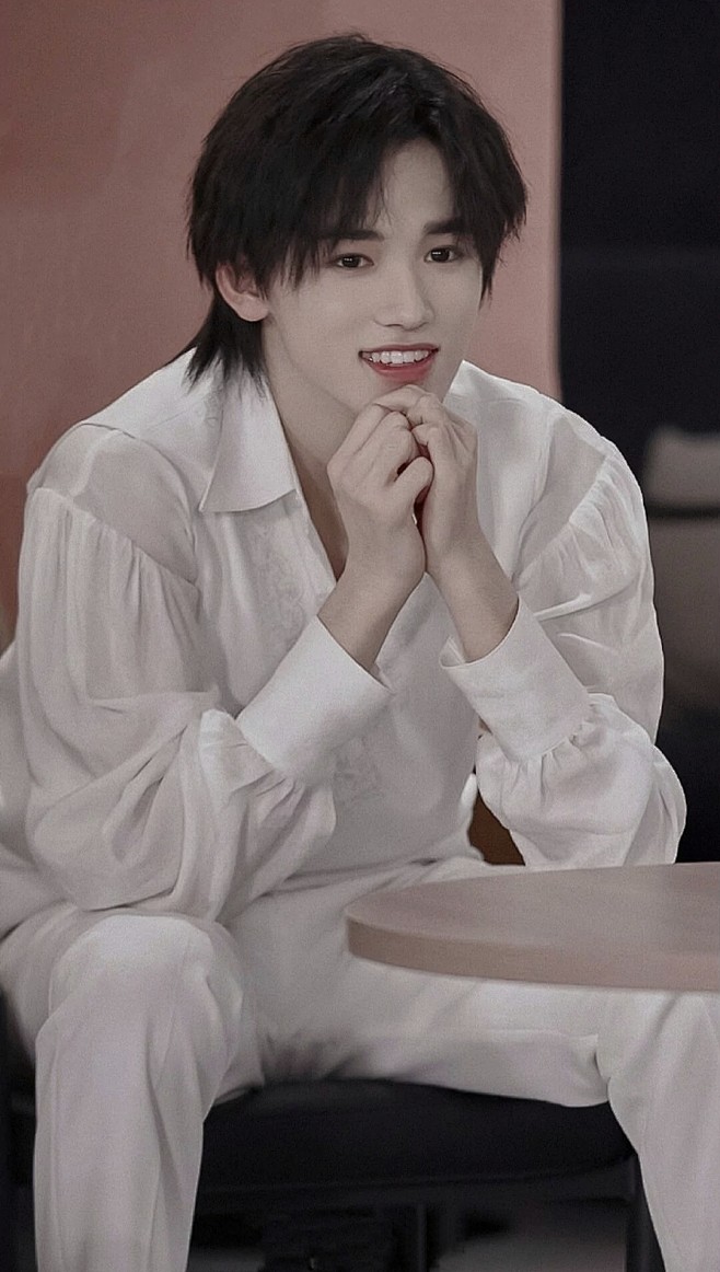 清冷火火从长眠于月野间转采于2021-12-20 16:25:16宋亚轩摄影美图