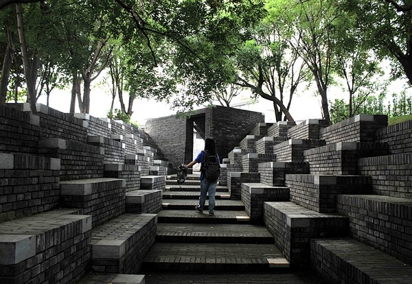 1949年以后的中国本土设计的建筑中，哪...