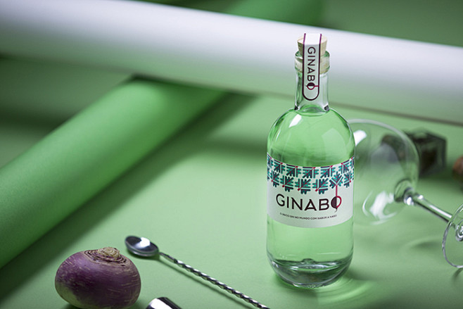 Ginabo富有吸引力的酒瓶包装设计 设...