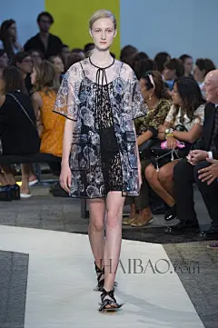 用时装表达自由和青春！MSGM 2015春夏女装秀，海报时尚网带你亲临2015春夏米兰时装周_第7页_MSGM