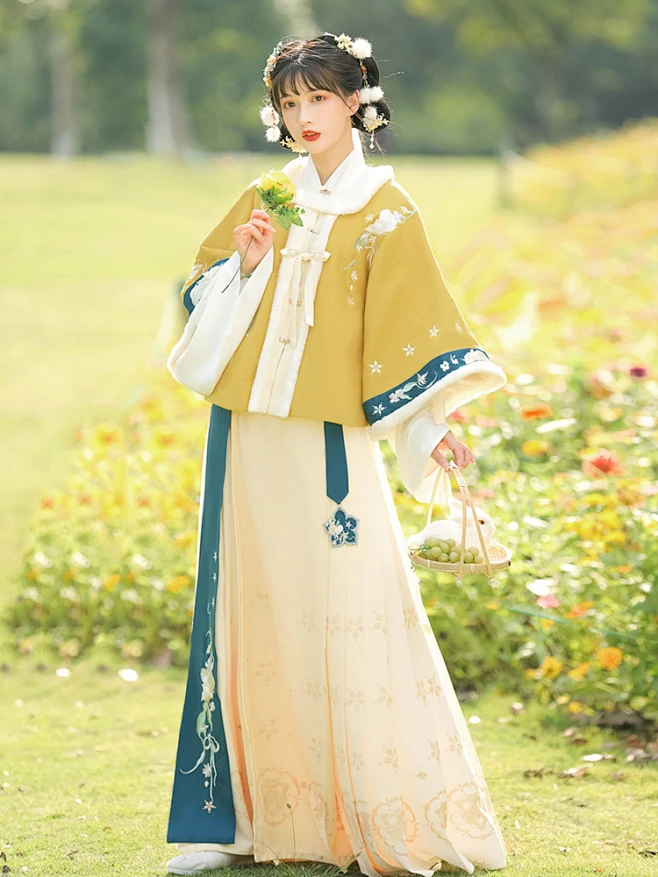 广寒岁辞原创明制汉服女加绒加厚方领短袄马面裙过年古装冬季全套-淘宝网-花瓣网