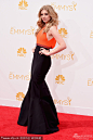 组图：娜塔莉-多默尔穿包臀礼服裙显曼妙身姿 : 第66届美国电视艾美奖颁奖礼在洛杉矶诺基亚剧院举行。娜塔莉-多默尔亮相红毯。