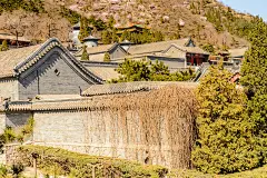 中国长城上的房子。世界七大奇迹之一。联合国教科文组织世界遗产