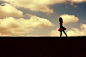 The worst feeling is not knowing whether to give up or wait——最难受的感觉是不知道自己该放弃还是继续等待。