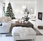 ※ Decor ※ 画师 Sonja Olsen 的家，已经早早布置出了圣诞的氛围。白色的空间真的很浪漫和给人灵感呢～ ​​​​
