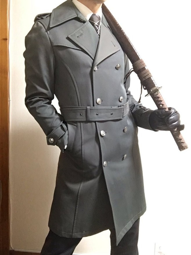 推主 kagaho04 经常穿着制服摆出...