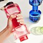 三年二班Z创意摔不破哑铃造型汽水瓶 塑料便携水杯 透明饮料瓶壶的图片