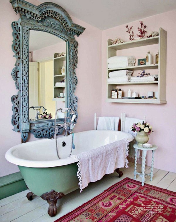 喜欢浴室里那面雕刻精致，线条流畅的大镜子...