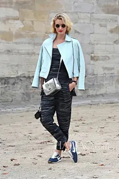 【图】不能当摄影师的模特不是好博主！时尚博主萨妮塔·摩根(Zanita Morgan) 穿搭合辑：摩登造型尽显大气风姿！_第37页_时尚博主_海报时尚网