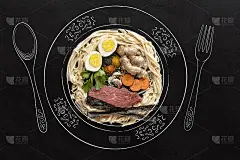 日本传统美食。拉面的配料。鸡蛋，面条，肉和姜。艺术品。在粉笔画。