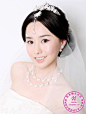 2011年纯白色新娘发饰  让新娘更加妩媚动人