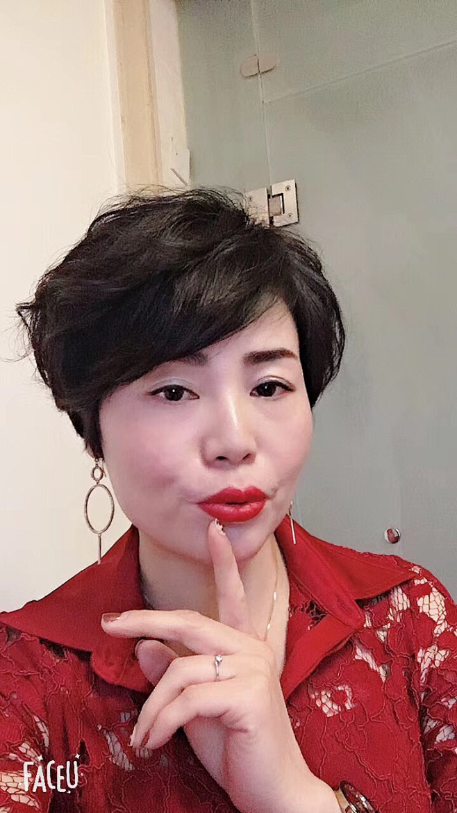 烈焰红唇，**达人