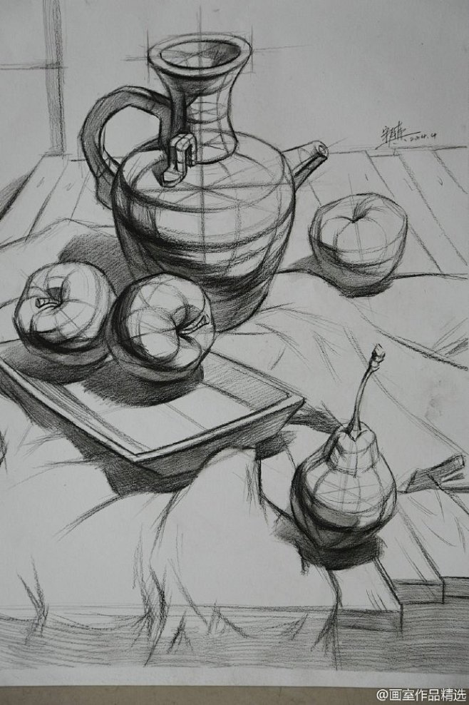 结构素描作品首要要把物体的结构关系处理准确,还有好好的安排画面