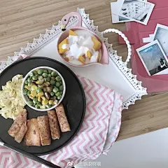 #春生喊你吃早餐# 
给春买了新的肩背 可以定制魔术贴所以给他定了这个以表精神上的希冀与鼓励
早上去买水果 营业员热情的“来美女尝一个我们家澳芒特别好吃 来您多尝几块”被诚意感动随手拿了两个 结账的时候50多块钱…感受到来自澳洲的深深的恶意 再也不要喜欢爱澳洲了 morning 周一早 ​​​​