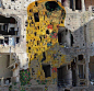 叙利亚

叙利亚艺术家 Tammam Azzam 将古斯塔夫·克里姆特的名画《吻》涂鸦到被轰炸的建筑残骸上，以艺术的方式表达他对国家遭遇困境的关注与对战争的无声反抗。 ​​​​
