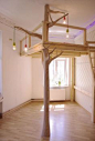 Hochbett <em>Mezzanine sur arbre sculpté</em>. Holz, 225 x 170 x 197 cm (Hochbett), 80 x 80 x 304 cm (Baumstamm) ähnliche tolle Projekte und Ideen wie im Bild vorgestellt findest du auch in unserem Magazin . Wir freuen uns auf deinen Besuch. L