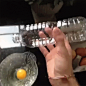 涨姿势了！用矿泉水瓶就可以把蛋黄、蛋清分离！
