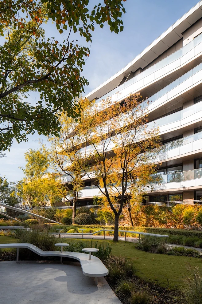 麓悦江城的秋天 #麓悦江城 ·麓溪半岛 此刻绚烂而静美的秋，别有一番韵味-花瓣网