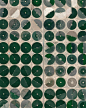 在沙特阿拉伯的农场，圆形灌溉区域就像沙漠中的「绿色唱片」，十分显眼。