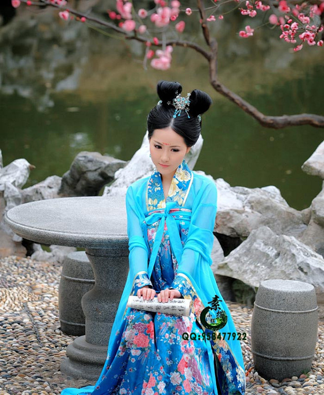 唐朝丫鬟古装蓝印花飘逸高腰襦裙