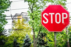 停止标志,交通标志,反光器,锐角,前面,天空,绘画插图,保险箱,箭头符号,金属