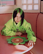 碧梨#Billie Eilish#登上《Variety》杂志本周封面及写真美图大赏！她在第62届#格莱美#入围了6项提名！尤其包揽了4大通类提名！！最终能拿下多少呢？颁奖季请继续公关！！期待~~ ​​​​